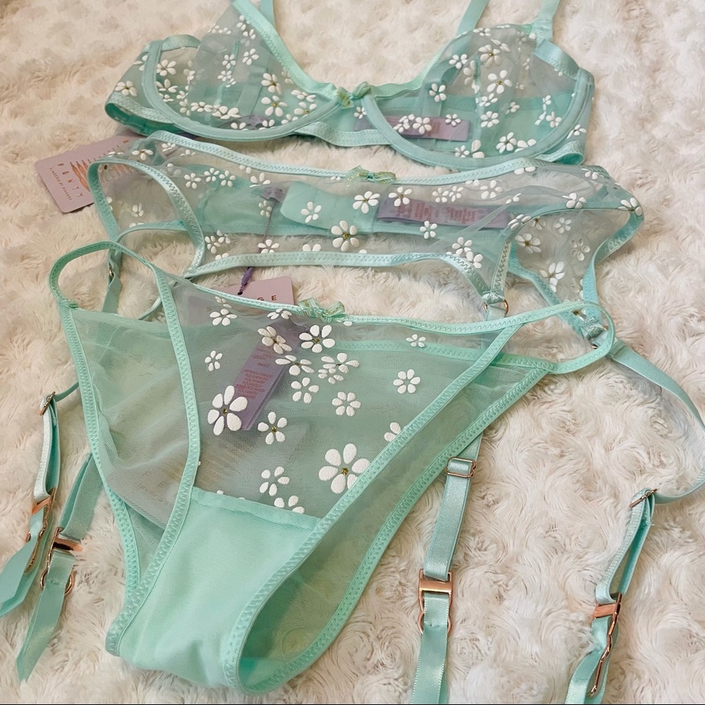 💚🌼NWT Savage X Fenty Daisy Mint Set Rare